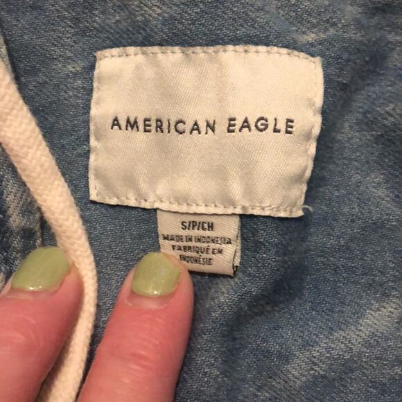 American Eagle Bleached Denim Cropped Hooded Jean Jacket Shacket Size Small - Picture 3 of 5